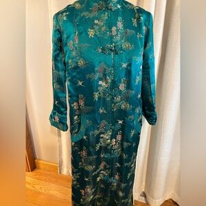 Vintage Chinese Silk Robe Or Coat, Jade Green, Frogs Up Front, Chinese Motif.